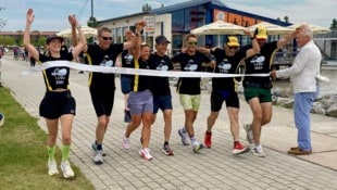 Im Ziel! Gemeinsam wurde in Podersdorf mit viel Freude über die Ziellinie gelaufen. Nach vielen, ...