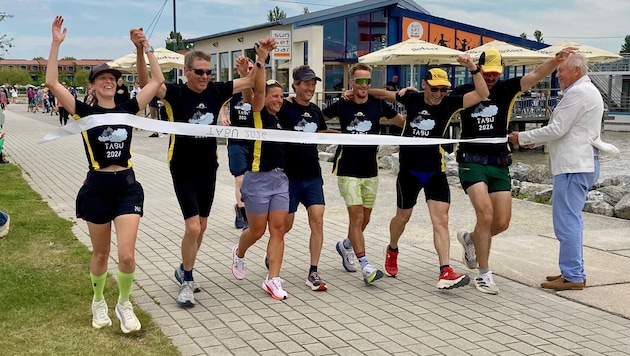 Im Ziel! Gemeinsam wurde in Podersdorf mit viel Freude über die Ziellinie gelaufen. Nach vielen, ...