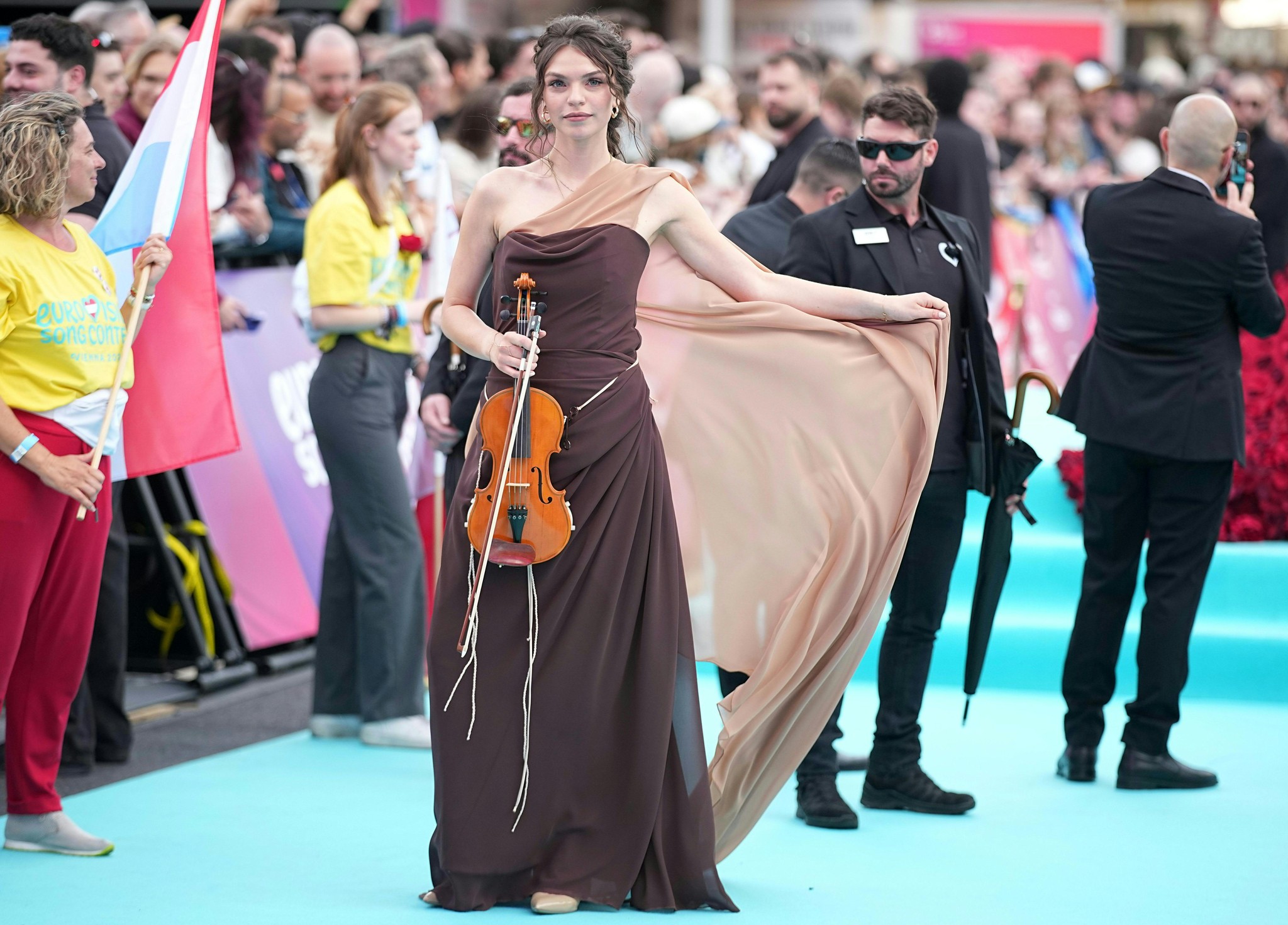 Luxemburgs Eva Marija verriet, dass sie sich schon mit Cosmó angefreundet hat.