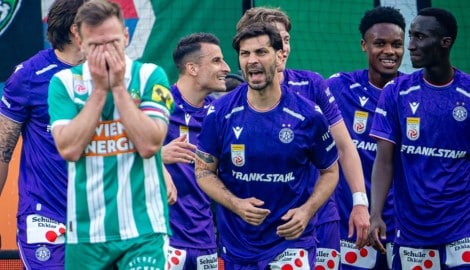Austria-Routinier Aleks Dragovic feiert in Hütteldorf.