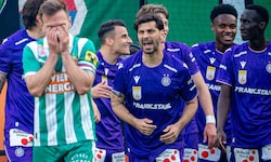 Austria-Routinier Aleks Dragovic feiert in Hütteldorf.