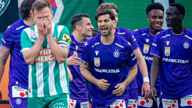 Austria veteran Aleks Dragovic celebrates in Hütteldorf.