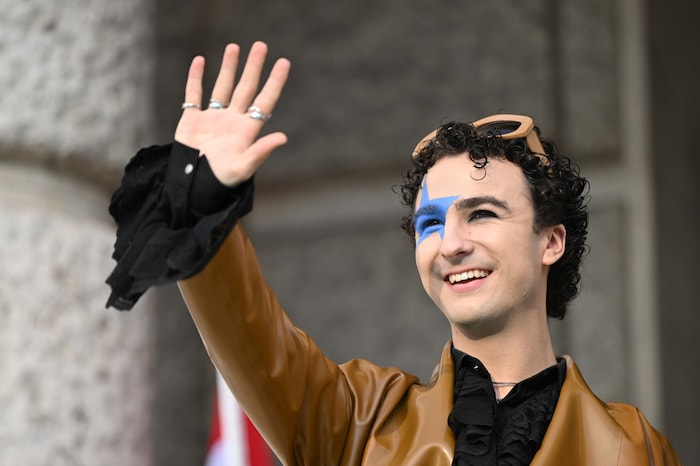 Denn Cosmó wurde von den Fans am Rathausplatz frenetisch gefeiert.