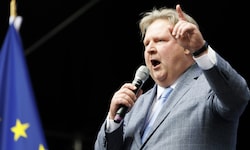 Als Demonstranten seine Rede störten, gab Wiens Bürgermeister Michael Ludwig lautstark Paroli.