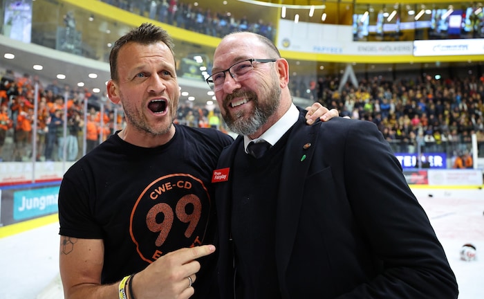 Wochenlang verhandelte Präsident Herbert Jerich (li.) mit dem Meistertrainer. Auch am Muttertag.