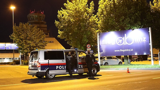 Der Linzer Flughafen wurde am Abend abgesperrt.