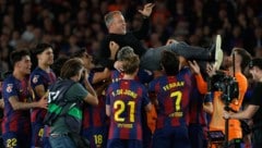 Barcelona lässt Meistertrainer Hansi Flick hochleben.