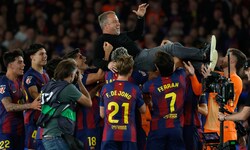 Barcelona lässt Meistertrainer Hansi Flick hochleben.