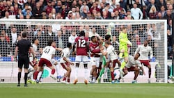In dieser Szene wurde auf Foulspiel an Arsenal-Keeper David Raya entschieden.