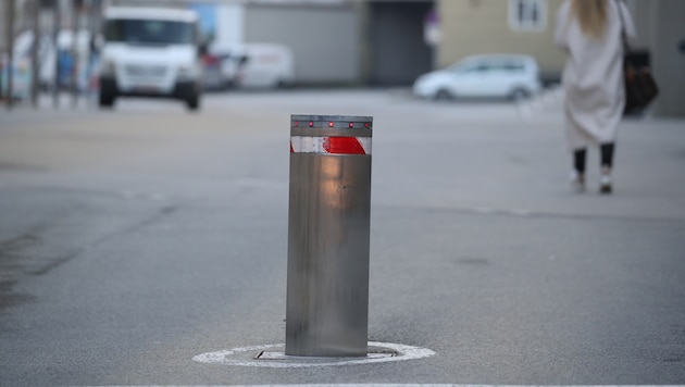 Einen Poller wie diesen hat der Radler übersehen und ist schwer gestürzt