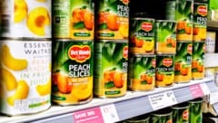 Die bekannten Pfirsich-Konserven von Del Monte in einem US-Supermarkt