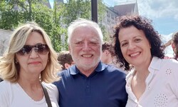András Arató feierte am Samstag mit Tausenden anderen Ungarn am Kossuth-Platz in Budapest.