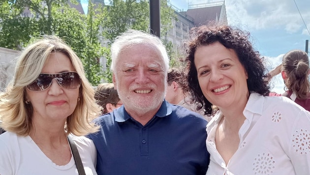 András Arató feierte am Samstag mit Tausenden anderen Ungarn am Kossuth-Platz in Budapest.
