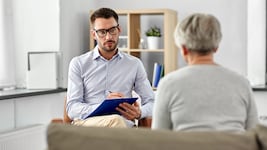 In Österreich gibt es derzeit rund 12.000 Klinische Psychologen. Insgesamt 120.700 Einheiten ...