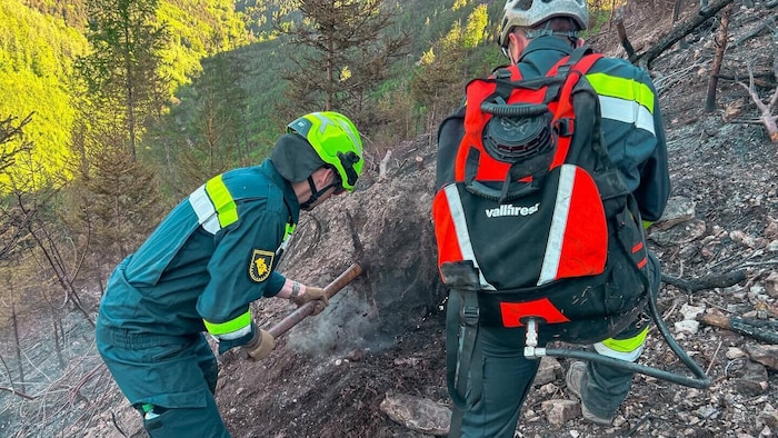 Steile Hänge erschwerten die Arbeit für die freiwilligen Helfer.