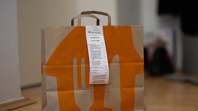 Meist ein Grund zur Freude, wenn das bestellte Essen endlich angekommen ist.