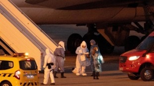Australiens Regierung hat eine strikte Quarantäne für die ehemaligen Passagierinnen und ...