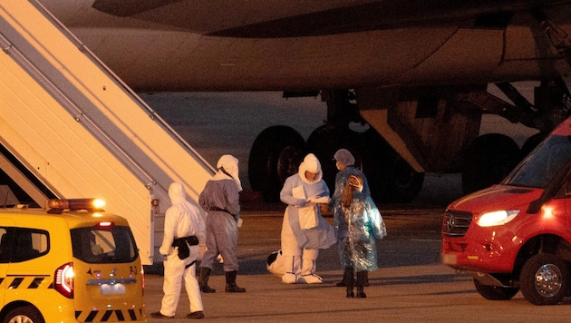 Australiens Regierung hat eine strikte Quarantäne für die ehemaligen Passagierinnen und ...