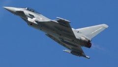 Montagmittag haben zwei Flugzeuge der U.S. Air Force einen Eurofighter-Alarmstart in Österreich ...