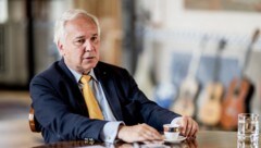 Gleich drei Parteien kritisieren den Nationalratspräsidenten Walter Rosenkranz wegen seiner ...