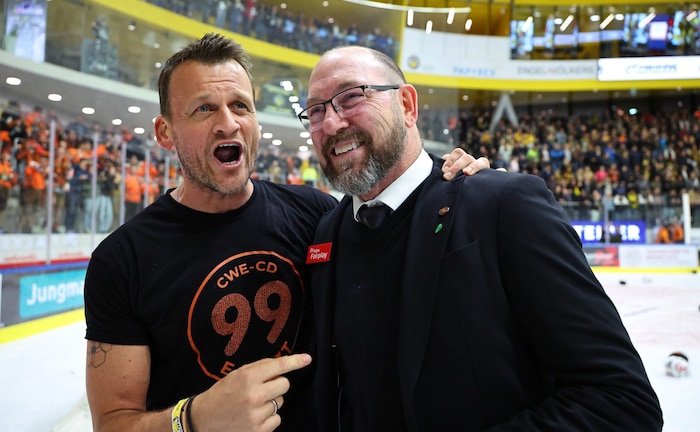Präsident Herbert Jerich (li.) konnte seinen Meistertrainer von einem Verbleib in Graz ...
