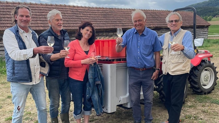Die Stadtwinzer mit Leo Kraßnig nach der Abfüllung