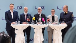Gruppenbild mit Dame: Von links: Sicherheitsstadtrat Michael Raml, VizebürgermeisterMartin ...