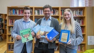 Konstantin Hofer (17), Lehrer Markus Lienhart und Valentina Schubert (17) eint die Freude an ...
