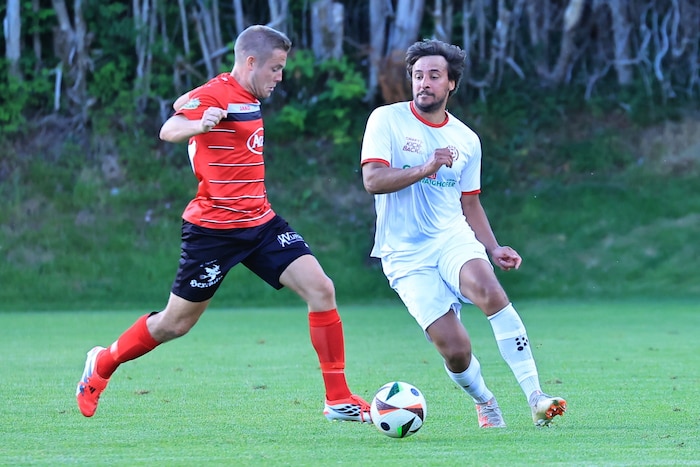 Sebastian Maier (r.) erzielte mit einem Doppelpack die frühe 2:0-Führung für Erl.