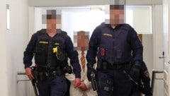 Der Angeklagte kam auch zum Prozessfinale am Montag im hellen Anzug samt Krawatte.