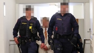 Der Angeklagte kam auch zum Prozessfinale am Montag im hellen Anzug samt Krawatte.
