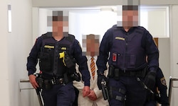 Der Angeklagte kam auch zum Prozessfinale am Montag im hellen Anzug samt Krawatte.
