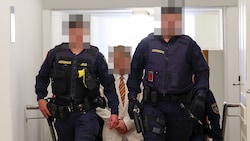 Der Angeklagte kam auch zum Prozessfinale am Montag im hellen Anzug samt Krawatte.