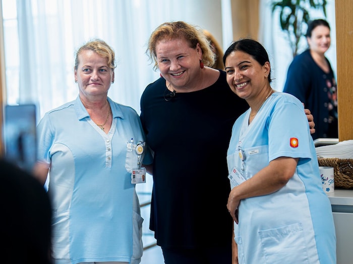 Ministerin Schumann beim Besuch der „Häuser zum Leben“
