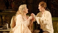 Camilla Nylund als „Feldmarschallin“ mit „Octavian“ Samantha Hankey (re.)