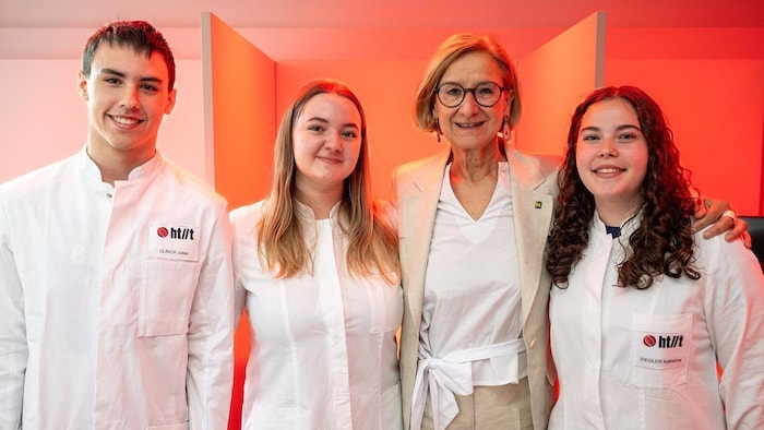 Bei Führung testeten die Schüler der Lebensmittel-HTL im Sensorik-Labor auch die ...