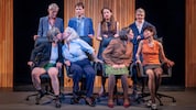 Ein Bussi zum Schluss: Das Ensemble hat Spaß