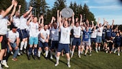 Nach 2:0 gegen Sigharting konnte Münzkirchen als erster Unterhaus-Klub den Pokal stemmen.