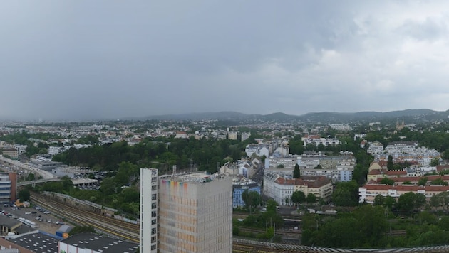 Tief „Doreen“ brachte bereits am frühen Nachmittag Gewitter und teils heftigen Regen nach Wien.
