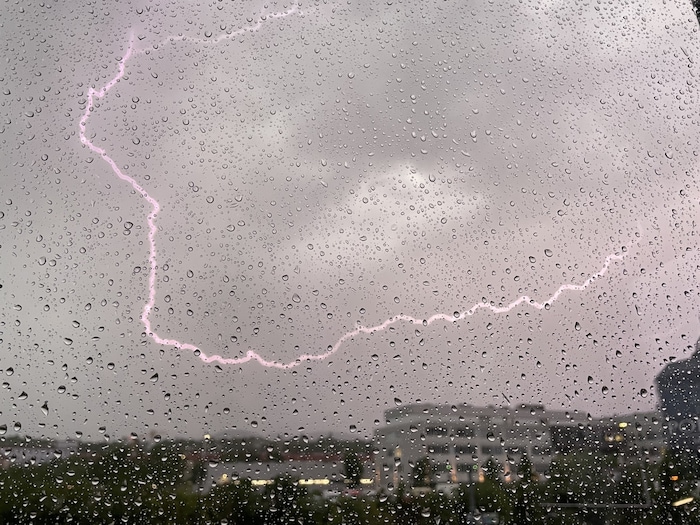 Disappointment among ESC fans: Due to the severe thunderstorm, the area in front of City Hall ...