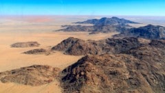 Eine kleine Gruppe deutscher Touristen wollte Namibias berühmte rote Sanddünen besuchen. Die ...