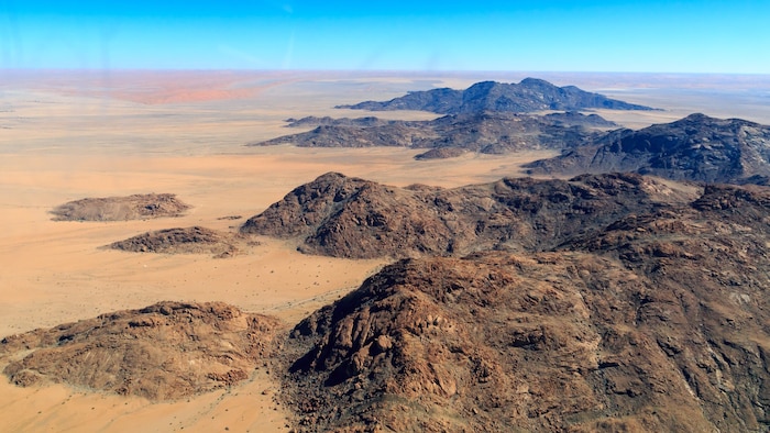 Eine kleine Gruppe deutscher Touristen wollte Namibias berühmte rote Sanddünen besuchen. Die ...