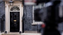 Ranghohe Ministerinnen fordern, dass Keir Starmer sein Büro in der Downing Street 10 verlässt.