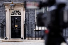 Ranghohe Ministerinnen fordern, dass Keir Starmer sein Büro in der Downing Street 10 verlässt.