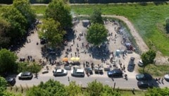 Großer Andrang bei der öffentlichen Grillzone: Sonst fast immer verwaist, war das Areal die ...