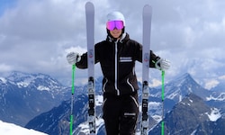 Finn Neururer geht ab sofort auf Van-Deer-Skiern an den Start.