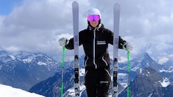 Finn Neururer geht ab sofort auf Van-Deer-Skiern an den Start.