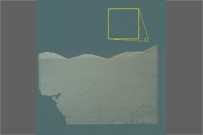 Das Pentagon veröffentlichte auch ein Bild der Apollo 17-Mission, das drei helle Lichter in ...