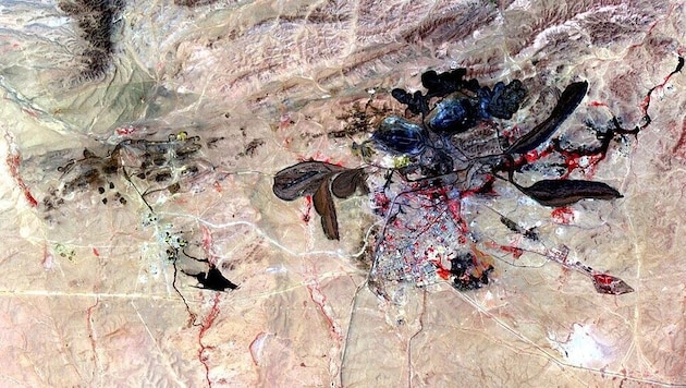 Satellitenbild der Bayan-Obo-Mine in China: Sie ist die wichtigste Förderstätte für seltene ...