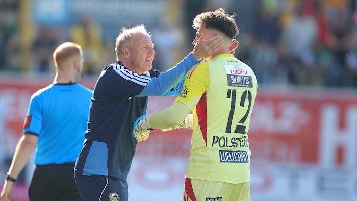 Silberberger freute sich mit WAC-Goalie Polster.